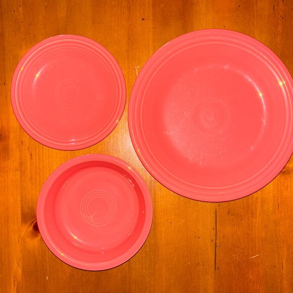 FIESTAWARE CLASSIC RIM 3 PIECE PLACE SETTING - FLAMINGO - Picture 5 of 6